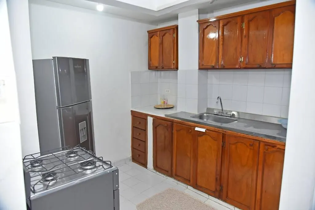Modern 2Br Apartment Walking Distance From Airport Cartagena