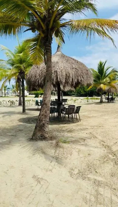 Modern 2Br Apartment Walking Distance From Airport Cartagena